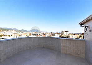 دوبلكس 4 غرف وصالة - محدثة - في مركز الانيا 