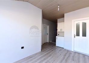 دوبلكس 4 غرف وصالة - محدثة - في مركز الانيا 