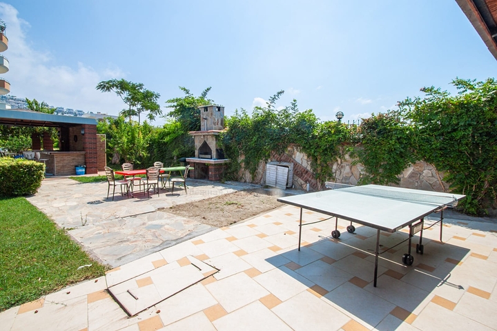 اول صف على البحر -منطقة هادئة -سعر مناسب -شقة 2 غرفة وصالة -ديمرتاش / الانيا 