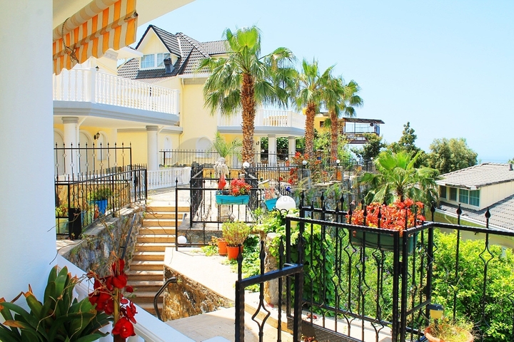 اطلالة بحر - فيلا مفروشة - تصميم 4 غرف - في كارجي جاك /الانيا 