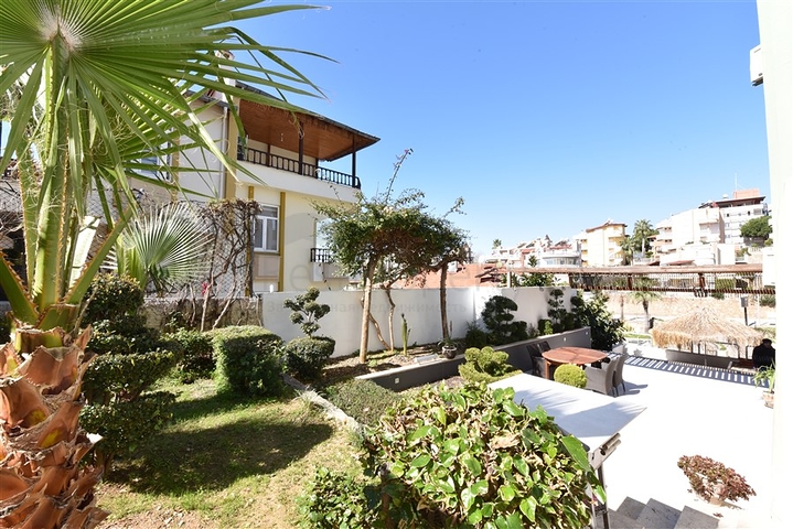 مناسبة للحصول على الجنسية التركية - فيلا واسعة - باطلالة بحر وموقع قريب من المركز -كاستل / الانيا 