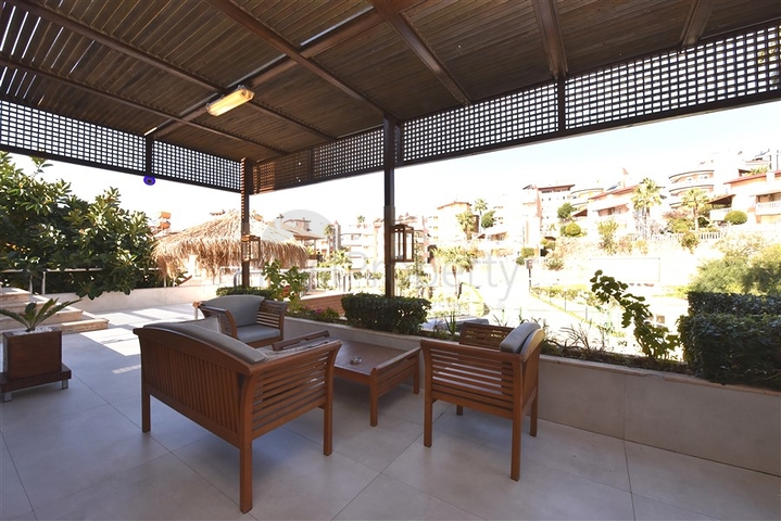 مناسبة للحصول على الجنسية التركية - فيلا واسعة - باطلالة بحر وموقع قريب من المركز -كاستل / الانيا 