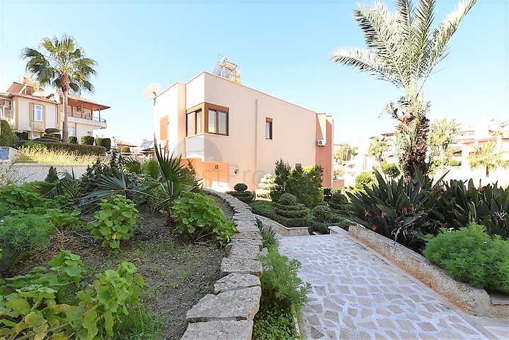 مناسبة للحصول على الجنسية التركية - فيلا واسعة - باطلالة بحر وموقع قريب من المركز -كاستل / الانيا 