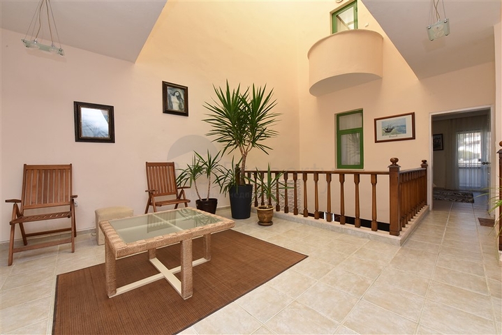 مناسبة للحصول على الجنسية التركية - فيلا واسعة - باطلالة بحر وموقع قريب من المركز -كاستل / الانيا 