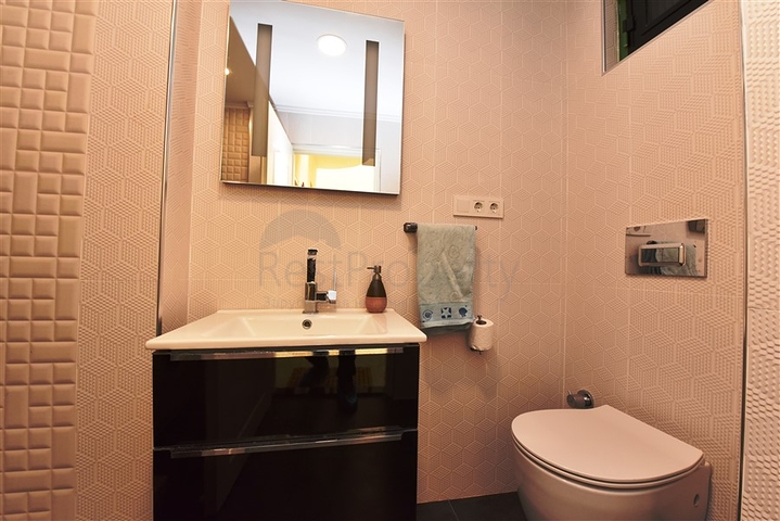 مناسبة للحصول على الجنسية التركية - فيلا واسعة - باطلالة بحر وموقع قريب من المركز -كاستل / الانيا 