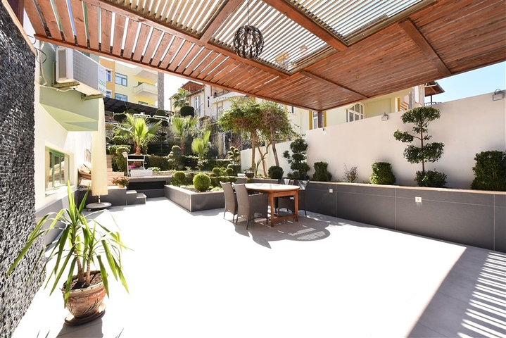 مناسبة للحصول على الجنسية التركية - فيلا واسعة - باطلالة بحر وموقع قريب من المركز -كاستل / الانيا 