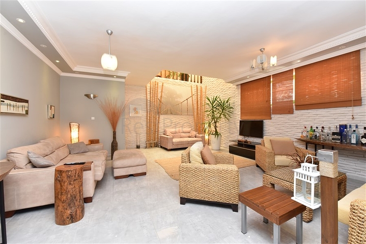 مناسبة للحصول على الجنسية التركية - فيلا واسعة - باطلالة بحر وموقع قريب من المركز -كاستل / الانيا 