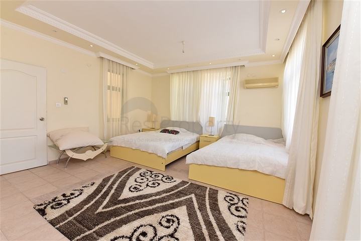 مناسبة للحصول على الجنسية التركية - فيلا واسعة - باطلالة بحر وموقع قريب من المركز -كاستل / الانيا 