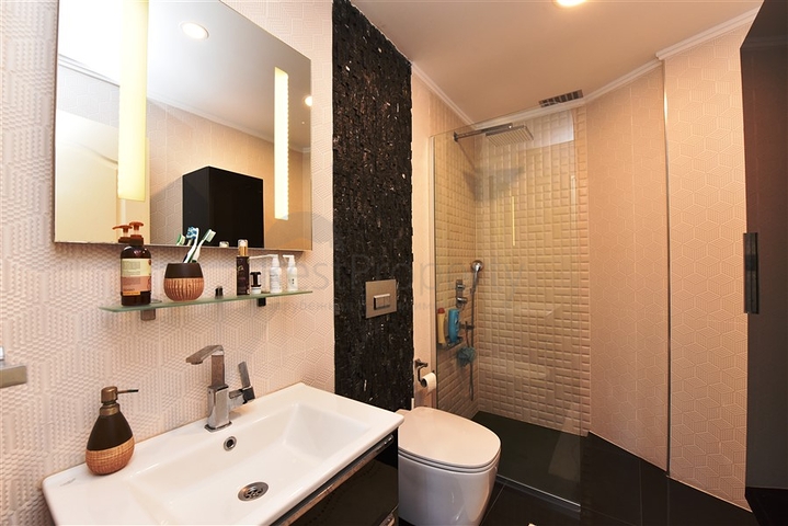 مناسبة للحصول على الجنسية التركية - فيلا واسعة - باطلالة بحر وموقع قريب من المركز -كاستل / الانيا 