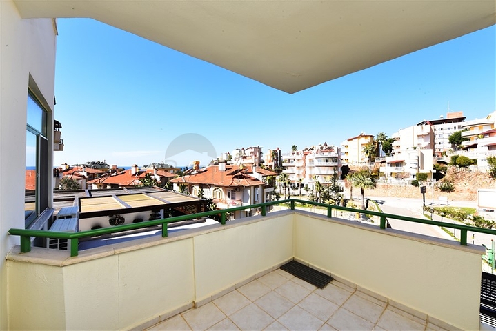 مناسبة للحصول على الجنسية التركية - فيلا واسعة - باطلالة بحر وموقع قريب من المركز -كاستل / الانيا 