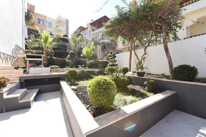 مناسبة للحصول على الجنسية التركية - فيلا واسعة - باطلالة بحر وموقع قريب من المركز -كاستل / الانيا 