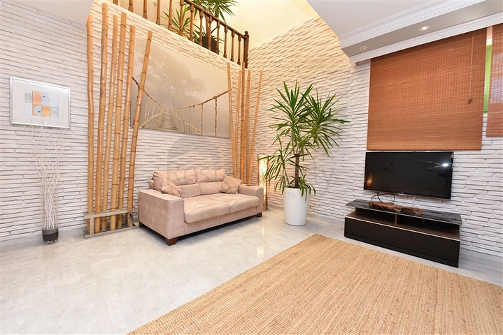 مناسبة للحصول على الجنسية التركية - فيلا واسعة - باطلالة بحر وموقع قريب من المركز -كاستل / الانيا 