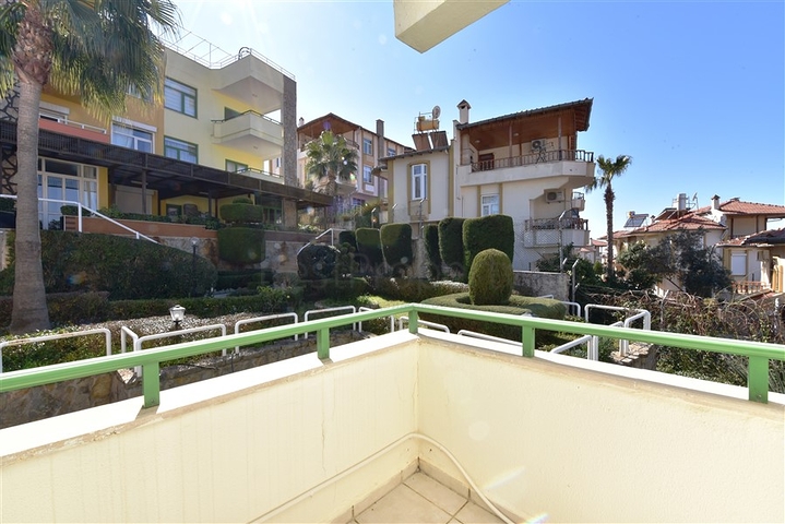 مناسبة للحصول على الجنسية التركية - فيلا واسعة - باطلالة بحر وموقع قريب من المركز -كاستل / الانيا 