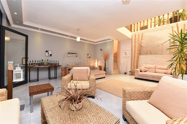 مناسبة للحصول على الجنسية التركية - فيلا واسعة - باطلالة بحر وموقع قريب من المركز -كاستل / الانيا 