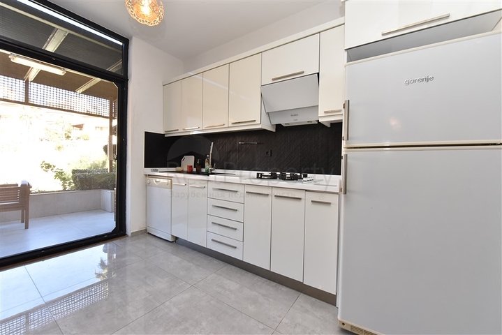 مناسبة للحصول على الجنسية التركية - فيلا واسعة - باطلالة بحر وموقع قريب من المركز -كاستل / الانيا 