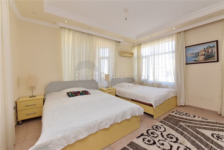 مناسبة للحصول على الجنسية التركية - فيلا واسعة - باطلالة بحر وموقع قريب من المركز -كاستل / الانيا 