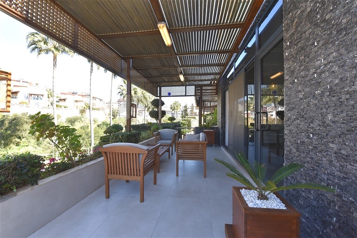 مناسبة للحصول على الجنسية التركية - فيلا واسعة - باطلالة بحر وموقع قريب من المركز -كاستل / الانيا 