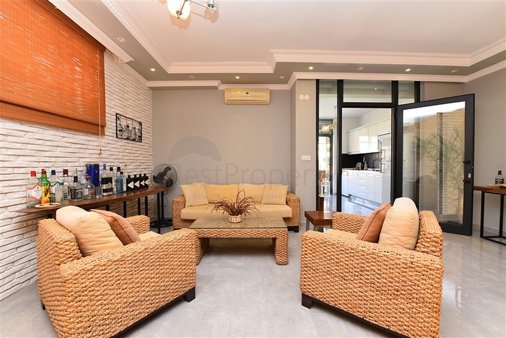 مناسبة للحصول على الجنسية التركية - فيلا واسعة - باطلالة بحر وموقع قريب من المركز -كاستل / الانيا 