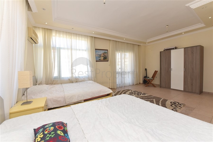 مناسبة للحصول على الجنسية التركية - فيلا واسعة - باطلالة بحر وموقع قريب من المركز -كاستل / الانيا 