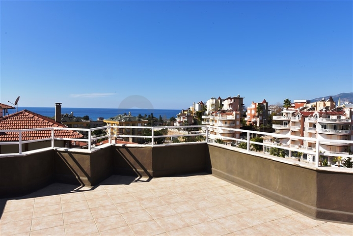 مناسبة للحصول على الجنسية التركية - فيلا واسعة - باطلالة بحر وموقع قريب من المركز -كاستل / الانيا 