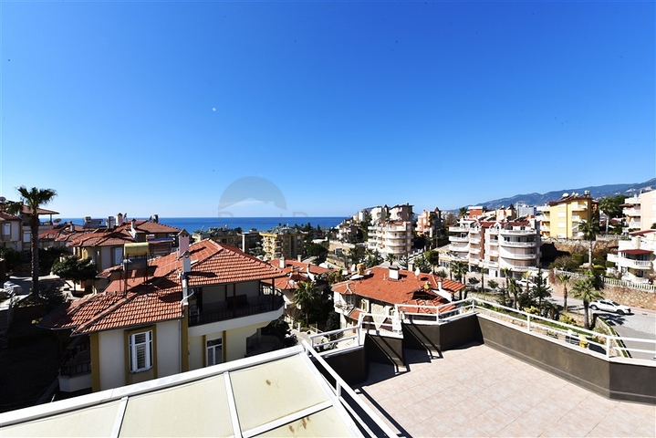 مناسبة للحصول على الجنسية التركية - فيلا واسعة - باطلالة بحر وموقع قريب من المركز -كاستل / الانيا 