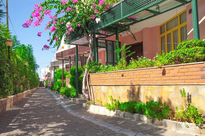 مناسبة للحصول على الجنسية التركية - فيلا واسعة - باطلالة بحر وموقع قريب من المركز -كاستل / الانيا 