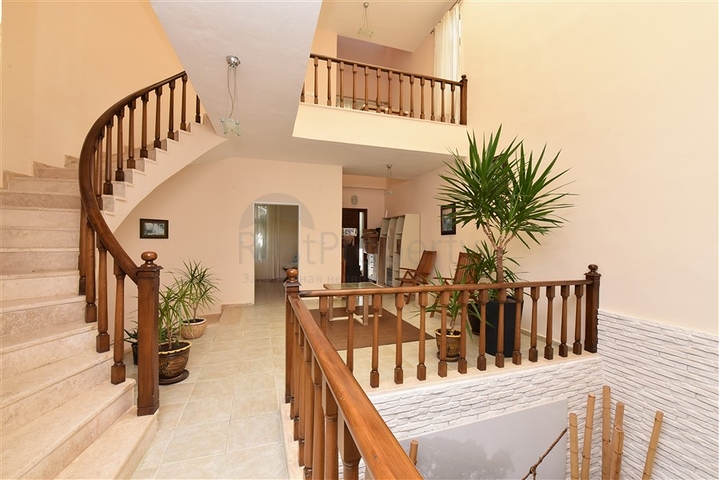 مناسبة للحصول على الجنسية التركية - فيلا واسعة - باطلالة بحر وموقع قريب من المركز -كاستل / الانيا 