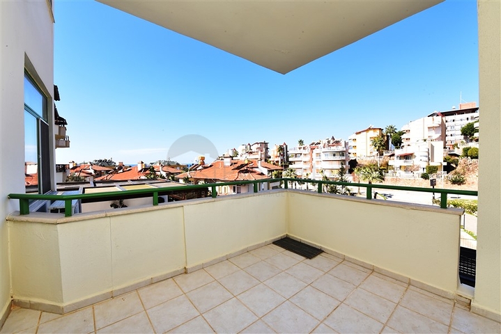 مناسبة للحصول على الجنسية التركية - فيلا واسعة - باطلالة بحر وموقع قريب من المركز -كاستل / الانيا 