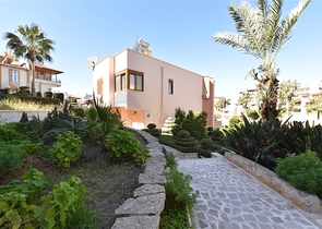 مناسبة للحصول على الجنسية التركية - فيلا واسعة - باطلالة بحر وموقع قريب من المركز -كاستل / الانيا 