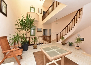 مناسبة للحصول على الجنسية التركية - فيلا واسعة - باطلالة بحر وموقع قريب من المركز -كاستل / الانيا 