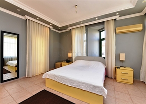 مناسبة للحصول على الجنسية التركية - فيلا واسعة - باطلالة بحر وموقع قريب من المركز -كاستل / الانيا 