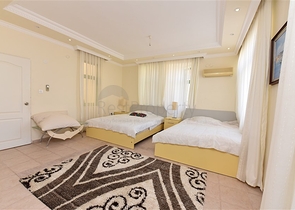 مناسبة للحصول على الجنسية التركية - فيلا واسعة - باطلالة بحر وموقع قريب من المركز -كاستل / الانيا 