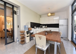 مناسبة للحصول على الجنسية التركية - فيلا واسعة - باطلالة بحر وموقع قريب من المركز -كاستل / الانيا 