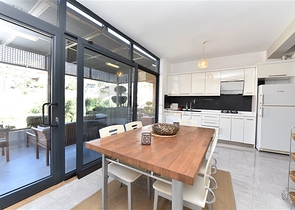 مناسبة للحصول على الجنسية التركية - فيلا واسعة - باطلالة بحر وموقع قريب من المركز -كاستل / الانيا 