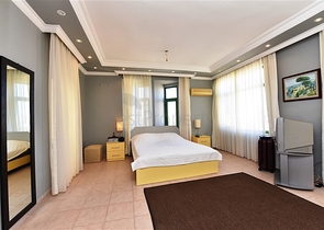 مناسبة للحصول على الجنسية التركية - فيلا واسعة - باطلالة بحر وموقع قريب من المركز -كاستل / الانيا 