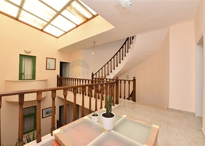 مناسبة للحصول على الجنسية التركية - فيلا واسعة - باطلالة بحر وموقع قريب من المركز -كاستل / الانيا 