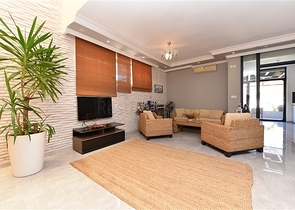 مناسبة للحصول على الجنسية التركية - فيلا واسعة - باطلالة بحر وموقع قريب من المركز -كاستل / الانيا 