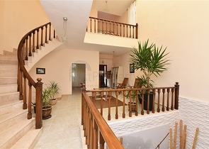 مناسبة للحصول على الجنسية التركية - فيلا واسعة - باطلالة بحر وموقع قريب من المركز -كاستل / الانيا 