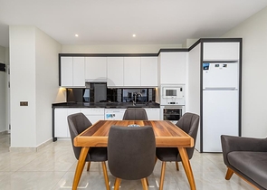 اطلالة بحرية - مجمع فاخر -شقة 2 غرفة وصالة -في مهموتلار / الانيا 