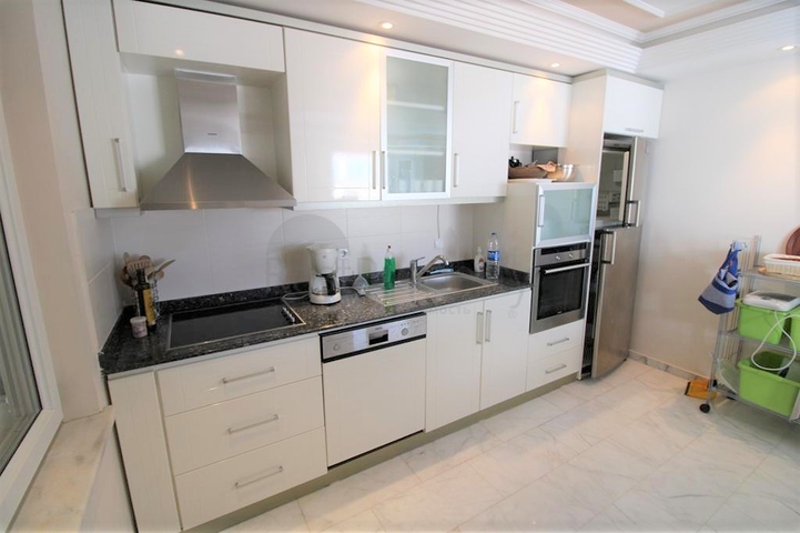 اطلالة بحر - مجمع فاخر - شقة مفروشة من تصميم 1+2 - في توسمور / الانيا 