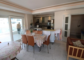 اطلالة بحر - مجمع فاخر - شقة مفروشة من تصميم 1+2 - في توسمور / الانيا 