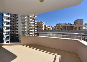 طابق مرتفع -شقة عائلية 1+2- بدون فرش - مجمع انيق - في مهموتلار / الانيا 