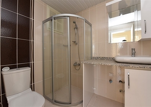 طابق مرتفع -شقة عائلية 1+2- بدون فرش - مجمع انيق - في مهموتلار / الانيا 