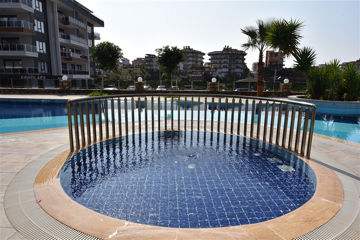 شقة عائلية واسعة - دوبلكس ارضية - 3 غرف وصالة -ضمن مجمع فاخر - في اوبا /الانيا 