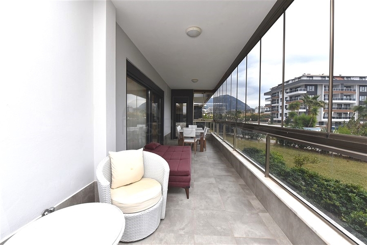 شقة عائلية واسعة - دوبلكس ارضية - 3 غرف وصالة -ضمن مجمع فاخر - في اوبا /الانيا 