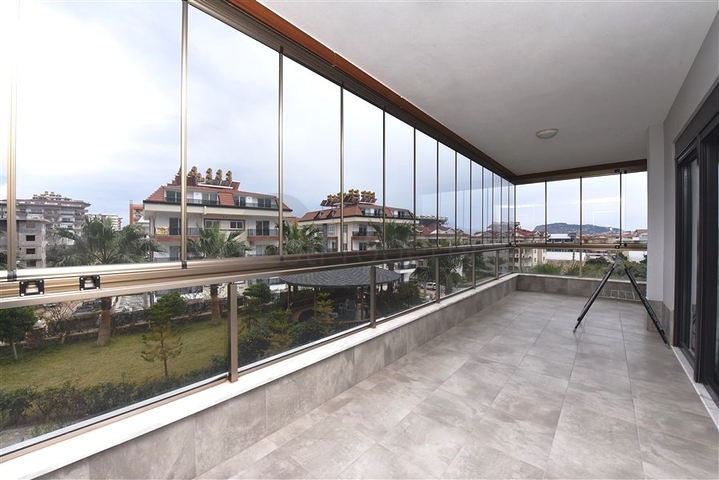 شقة عائلية واسعة - دوبلكس ارضية - 3 غرف وصالة -ضمن مجمع فاخر - في اوبا /الانيا 