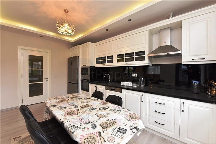 شقة عائلية واسعة - دوبلكس ارضية - 3 غرف وصالة -ضمن مجمع فاخر - في اوبا /الانيا 