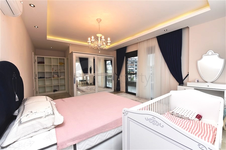 شقة عائلية واسعة - دوبلكس ارضية - 3 غرف وصالة -ضمن مجمع فاخر - في اوبا /الانيا 