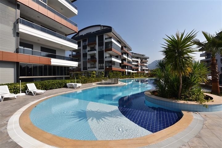 شقة عائلية واسعة - دوبلكس ارضية - 3 غرف وصالة -ضمن مجمع فاخر - في اوبا /الانيا 