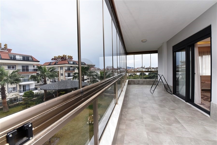 شقة عائلية واسعة - دوبلكس ارضية - 3 غرف وصالة -ضمن مجمع فاخر - في اوبا /الانيا 